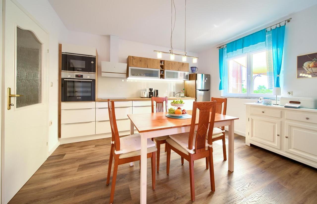 קרק Apartman Bor Krk מראה חיצוני תמונה