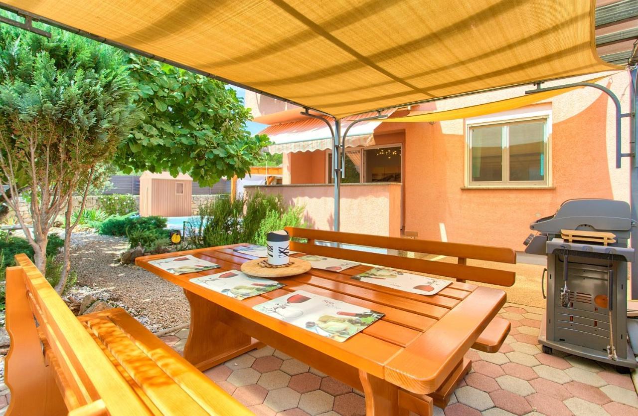 קרק Apartman Bor Krk מראה חיצוני תמונה