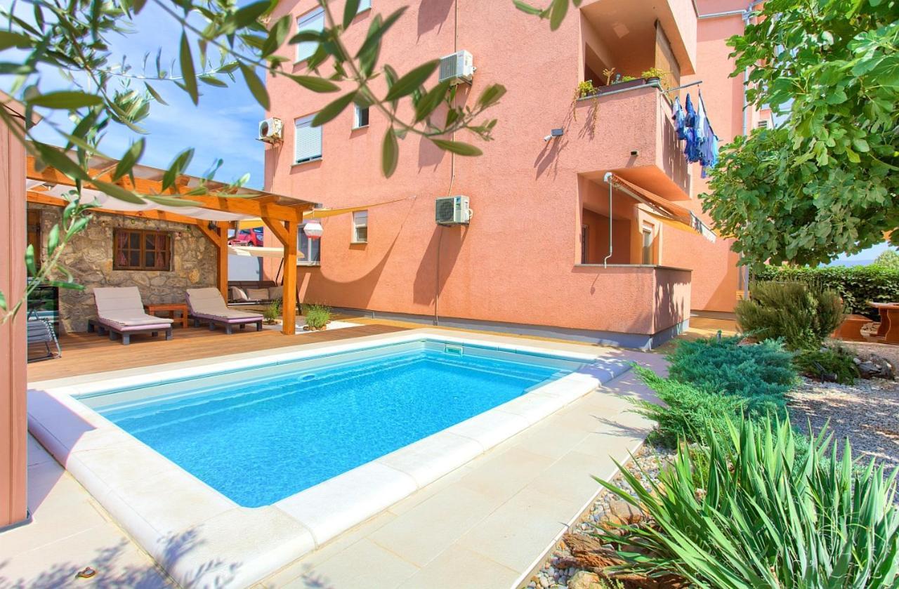 קרק Apartman Bor Krk מראה חיצוני תמונה